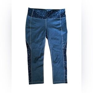 Athleta Women’s Revelation Gray Paisley Capri Size Large Tall LT